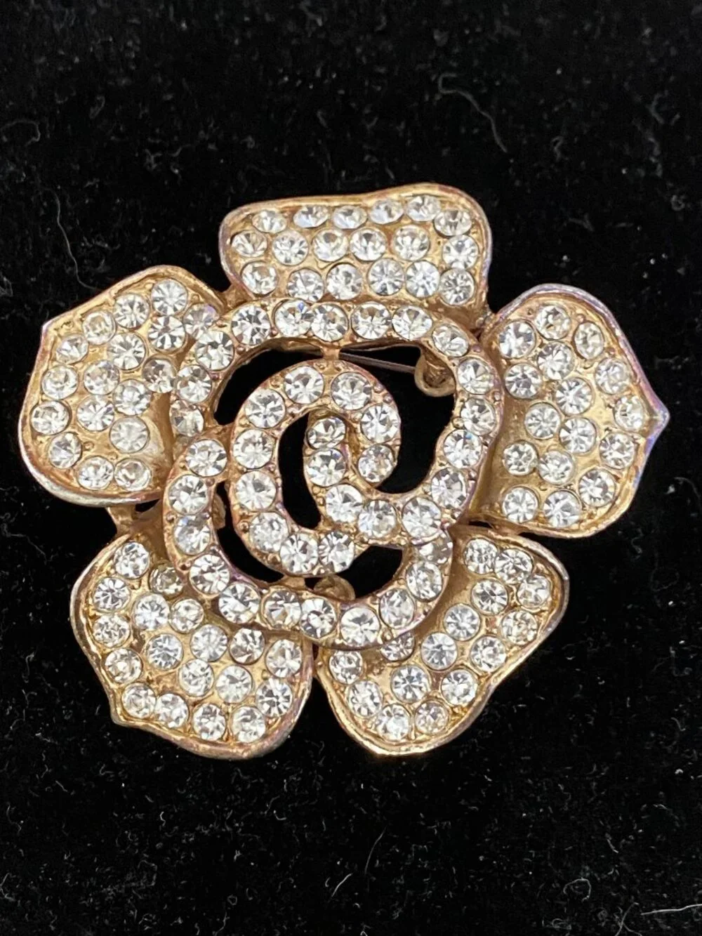 Vintage Style Gold Tone Rhinestone Flower Brooch – Sparkling Camellia Design